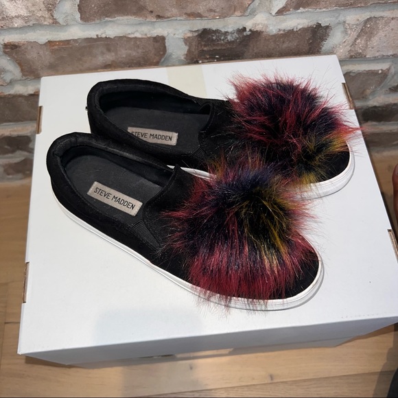 Steve Madden Puff Ball Shoes - Picture 4 of 6